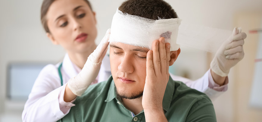 Patient receiving TBI/Concussion Treatment in Port Saint Lucie for auto accident injury relief